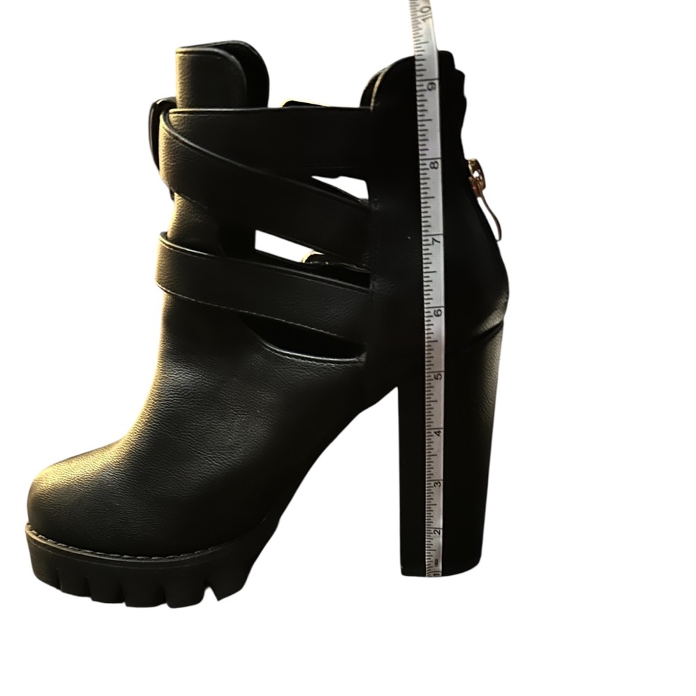 Nasty Gal 🖤 Heeled Cleated Cut-Out Faux Leather Buckle Biker Boots 👢🏍️ - Picture 9 of 9